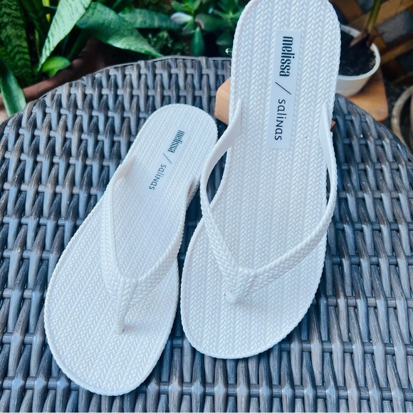 Melissa/Salinas White Flip Flops - Picture 3 of 7